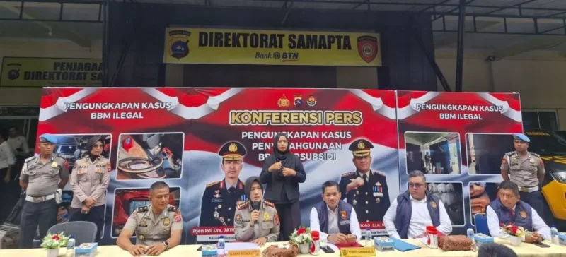 Konferensi pers pengungkapan kasus penyalahgunaan BBM bersubsidi di Mapolda Sumbar. (Foto: Polda Sumbar)