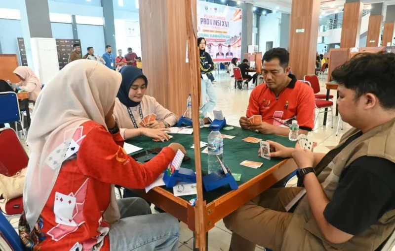 Kontingen Bridge Kota Padang memimpin di dua kategori dan targetkan boyong 4 medali emas di Porprov Sumbar 2026. (Foto: Pemko Padang)