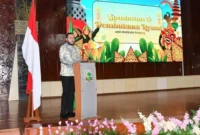 
Wali Kota Padang Fadly Amran menjadi narasumber sekaligus membuka LKMM-TM Nasional 2026 di Convention Hall Unand, Kamis (29/10/2026). (Foto: Pemko Padang)