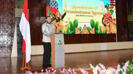 
Wali Kota Padang Fadly Amran menjadi narasumber sekaligus membuka LKMM-TM Nasional 2026 di Convention Hall Unand, Kamis (29/10/2026). (Foto: Pemko Padang)