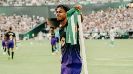 Pemain Barcelona Lamine Yamal melakukan selebrasi usai mencetak gol ke gawang Real Betis. (Foto: IG @lamineyamal)