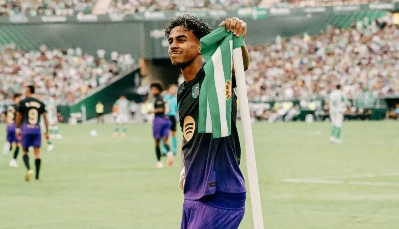 Pemain Barcelona Lamine Yamal melakukan selebrasi usai mencetak gol ke gawang Real Betis. (Foto: IG @lamineyamal)