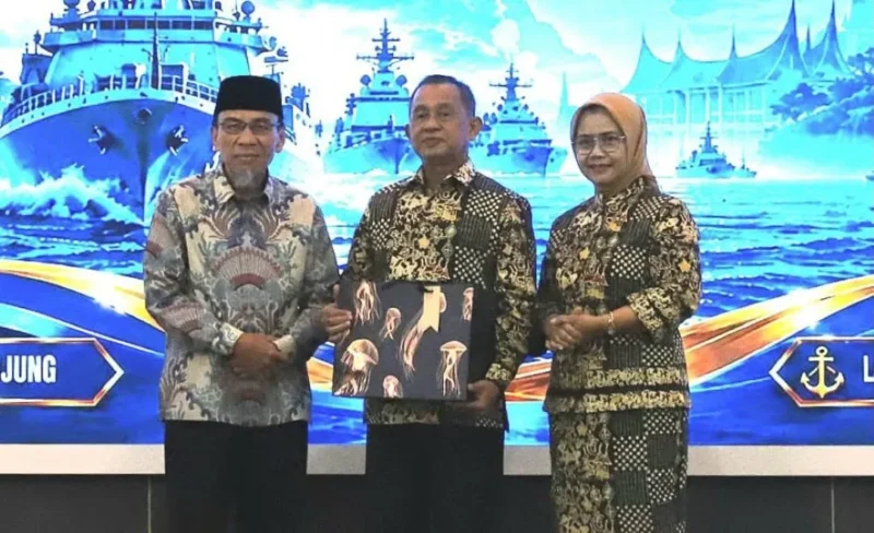 Wakil Wali Kota Padang, Maigus Nasir menghadiri acara Lepas Sambut Komandan Dankodaeral II Padang di Auditorium Gubernur Sumbar, Senin (26/10/2026) malam. (Foto: Pemko Padang)