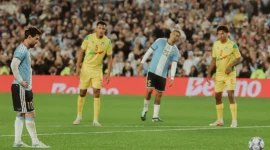 Lionel Messi mencetak gol melalui titik penalti dan membawa Argentina unggul 3-0. (Foto: IG @afaseleccion)