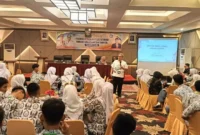 Ketua DPRD Sumbar Muhidi saat menghadiri kegiatan latihan menulis literasi tingkat SMA se-Kota Padang. (Foto: Ist)