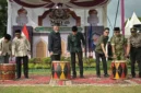 Gubernur Sumbar Mahyeldi saat membuka MTQ ke-46 tingkat Kota Sawahlunto 2026 di Lapangan Sepak Bola Santur, Kecamatan Barangin, Jumat (30/10/2026). (Foto: Adpsb)