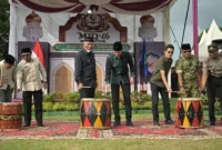 Gubernur Sumbar Mahyeldi saat membuka MTQ ke-46 tingkat Kota Sawahlunto 2026 di Lapangan Sepak Bola Santur, Kecamatan Barangin, Jumat (30/10/2026). (Foto: Adpsb)