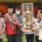 Gubernur Sumbar Mahyeldi saat membuka MTQ Nasional ke-42 tingkat Kabupaten Sijunjung di Lapangan Sepak Bola Tunas Karya, Tanjung Ampalu, Kecamatan Koto VII, Kamis (15/10/2026). (Foto: Adpsb)