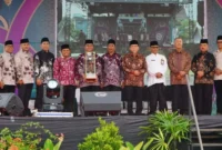Wakil Wali Padang Maigus Nasir menutup MTQ Nasional ke-42 tingkat Kota Padang di Lapangan Upacara Balai Kota Padang, Aie Pacah, Rabu (14/10/2026). (Foto: Pemko Padang)