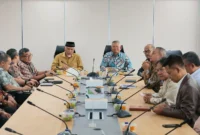 Gubernur Sumbar, Mahyeldi Ansharullah saat bertemu dengan Plt Kepala Badan Bank Tanah, Hakiki Sudrajat, di Jakarta pada Selasa (6/10/2026). (Foto: Adpsb)
