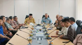 Gubernur Sumbar, Mahyeldi Ansharullah saat bertemu dengan Plt Kepala Badan Bank Tanah, Hakiki Sudrajat, di Jakarta pada Selasa (6/10/2026). (Foto: Adpsb)