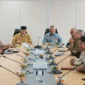 Gubernur Sumbar, Mahyeldi Ansharullah saat bertemu dengan Plt Kepala Badan Bank Tanah, Hakiki Sudrajat, di Jakarta pada Selasa (6/10/2026). (Foto: Adpsb)