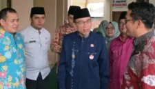 Wakil Wali Kota Padang Maigus Nasir meninjau pelaksanaan final MTQ ke-42 tingkat Kota Padang, Selasa (13/10/2026). (Foto: Pemko Padang)