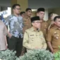Wakil Wali Kota Padang Maigus Nasir dan jajaran meninjau kesiapan panggung utama MTQ ke-42 tingkat Kota Padang di Lapangan Apeksi Balai Kota Aia Pacah (6/10/2026). (Foto: Pemko Padang)