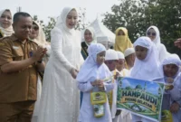 Bunda PAUD Kota Padang, Dian Puspita Fadly Amran membuka kegiatan Manasik Haji bagi Anak TK se-Kota Padang di Manasik Haji UIN Imam Bonjol, Lubuk Lintah, Padang, Selasa (6/10/2026). (Foto: Pemko Padang)