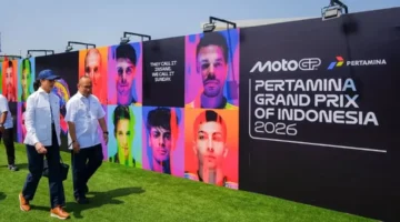 Menpar Widiyanti Putri Wardhana saat menghadiri upacara pembukaan MotoGP Mandalika 2026 di Pertamina Mandalika International Circuit, NTB, Minggu (11/10/2026). (Foto: Kemenpar)