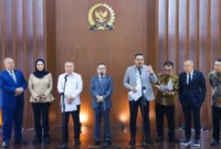 Menteri UMKM Maman Abdurrahman dalam konferensi pers di Gedung DPR, Senayan, Jakarta, Kamis (8/10). (Foto: Kementerian UMKM)