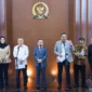 Menteri UMKM Maman Abdurrahman dalam konferensi pers di Gedung DPR, Senayan, Jakarta, Kamis (8/10). (Foto: Kementerian UMKM)