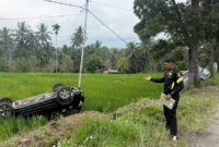 Petugas Satlantas Polres Solok melakukan olah TKP, Senin (26/10/2026). (Foto: Satlantas Polres Solok)