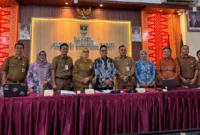 Pemko Padang mempresentasikan komitmen dan capaian keterbukaan informasi publik pada kegiatan Monitoring dan Evaluasi Keterbukaan Informasi Badan Publik se-Sumbar 2026 di Aula Kantor Bappeda Sumbar, Selasa (20/10/2026). (Foto: Pemko Padang)