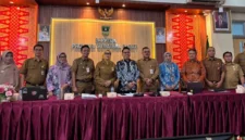 Pemko Padang mempresentasikan komitmen dan capaian keterbukaan informasi publik pada kegiatan Monitoring dan Evaluasi Keterbukaan Informasi Badan Publik se-Sumbar 2026 di Aula Kantor Bappeda Sumbar, Selasa (20/10/2026). (Foto: Pemko Padang)