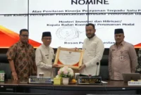 Wali Kota Padang Fadly Amran didampingi Wakil Wali Kota Maigus Nasir saat monthly meeting di Ruang Abu Bakar Ja'ar, Balai Kota Padang, Aie Pacah, Senin (12/10/2026). (Foto: Pemko Padang)