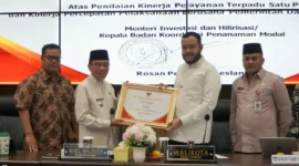 Wali Kota Padang Fadly Amran didampingi Wakil Wali Kota Maigus Nasir saat monthly meeting di Ruang Abu Bakar Ja'ar, Balai Kota Padang, Aie Pacah, Senin (12/10/2026). (Foto: Pemko Padang)