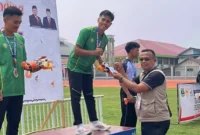 Muhammad Fakhri Ramadan meraih emas lompat tinggi pada Porprov Sumbar 2026. (Foto: Pemko Padang)