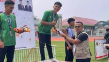 Muhammad Fakhri Ramadan meraih emas lompat tinggi pada Porprov Sumbar 2026. (Foto: Pemko Padang)