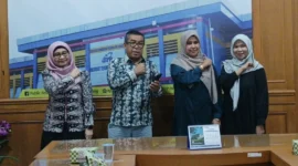 Ketua APTISI Sumbar, Dr. Ir. Hendri Nofrianto, M.T, IPM didampingi pengurus usai memberikan keterangan pers di Kampus ITP, Kamis (29/10/2026).
