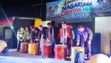 Wakil Gubernur Sumbar Vasko Ruseimy bersama Bupati Dharmasraya Annisa Suci Ramadhani meluncurkan Nagari Creative Hub (NCH) di Nagari Sungai Duo, Kecamatan Sitiung, Jumat malam (30/10/2026). (Foto: Adpsb)