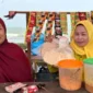 Kejuaraan panahan berkuda Porprov Sumbar di Pantai Pasir Jambak meningkatkan omzet pedagang kecil dan menggerakkan ekonomi warga pesisir. (Foto: Pemko Padang)