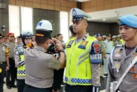 Wakapolda Sumbar Brigjen Pol. Solihin saat memimpin Apel Gelar Pasukan Operasi Patuh Singgalang 2026 di Ruang Jenderal Hoegeng, Lantai IV Mapolda Sumbar, Senin (26/10/2026). (Foto: Polda Sumbar)