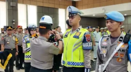Wakapolda Sumbar Brigjen Pol. Solihin saat memimpin Apel Gelar Pasukan Operasi Patuh Singgalang 2026 di Ruang Jenderal Hoegeng, Lantai IV Mapolda Sumbar, Senin (26/10/2026). (Foto: Polda Sumbar)