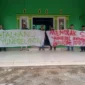 Belasan kader dan tim formatur saat melakukan aksi protes terhadap SK Yunesel Indra sebagai Ketua DPC PPP Pessel. (Foto: Dok. Niks)