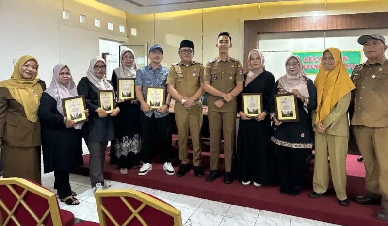 Lima RT di Batang Arau meraih penghargaan Padang Rancak Award sesi II 2026. (Foto: Pemko Padang)