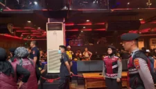 Personel Polda Sumbar saat patroli gabungan di tempat hiburan malam Kota Padang. (Foto: Polda Sumbar)
