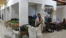 Pedagang mulai menjalani aktivitas perdagangan di basement Blok II dan Blok III Pasar Padang. (Foto: Pemko Padang)
