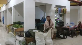 Pedagang mulai menjalani aktivitas perdagangan di basement Blok II dan Blok III Pasar Padang. (Foto: Pemko Padang)