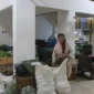 Pedagang mulai menjalani aktivitas perdagangan di basement Blok II dan Blok III Pasar Padang. (Foto: Pemko Padang)