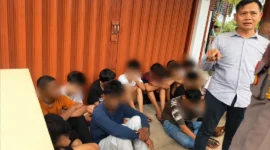 Satpol PP Padang mengamankan 12 pelajar yang diduga hendak tawuran di Tampat Durian, Jumat (16/10/2026). (Foto: Humas Satpol PP Padang) 