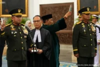 Presiden Prabowo melantik Maruli Simanjuntak sebagai Wakil Panglima TNI dan Tandyo Budi Revita sebagai KSAD di Istana Kepresidenan, Kamis (15/10/2026). (Foto: YouTube Setpres)