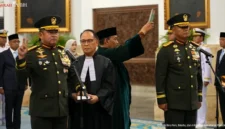 Presiden Prabowo melantik Maruli Simanjuntak sebagai Wakil Panglima TNI dan Tandyo Budi Revita sebagai KSAD di Istana Kepresidenan, Kamis (15/10/2026). (Foto: YouTube Setpres)