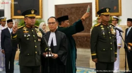 Presiden Prabowo melantik Maruli Simanjuntak sebagai Wakil Panglima TNI dan Tandyo Budi Revita sebagai KSAD di Istana Kepresidenan, Kamis (15/10/2026). (Foto: YouTube Setpres)