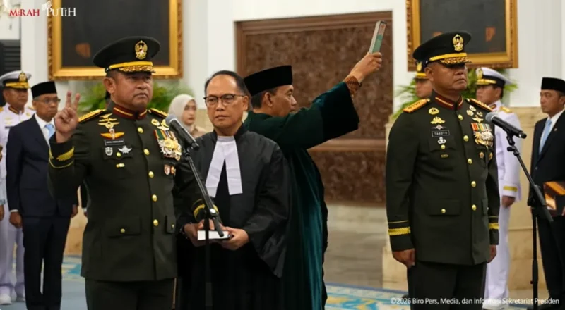 Presiden Prabowo melantik Maruli Simanjuntak sebagai Wakil Panglima TNI dan Tandyo Budi Revita sebagai KSAD di Istana Kepresidenan, Kamis (15/10/2026). (Foto: YouTube Setpres)