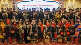 Wali Kota Padang Fadly Amran menghadiri Pengukuhan dan Pelantikan Pengurus LKAAM Kota Padang Periode 2026–2031. (Foto: Pemko Padang)