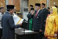 Wakil Wali Kota Padang Maigus Nasir melantik dan mengambil sumpah jabatan 27 pejabat di lingkungan Pemko Padang, Senin (12/10/2026). (Foto: Pemko Padang)