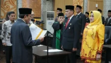 Wakil Wali Kota Padang Maigus Nasir melantik dan mengambil sumpah jabatan 27 pejabat di lingkungan Pemko Padang, Senin (12/10/2026). (Foto: Pemko Padang)
