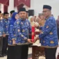 Sekdaporv Sumbar Arry Yuswandi melantik 33 pejabat Pemprov Sumbar. (Foto: Adpsb)