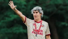 Pelatih Semen Padang FC, Stefano Cugurra. (Foto: IG @semenpadangfcid)